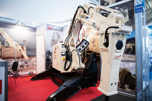 På Bauma visades rivningsroboten Rocbot 2500 i ett heavy-duty utförande utan svängbara stödben. Foto: Per Eriksson