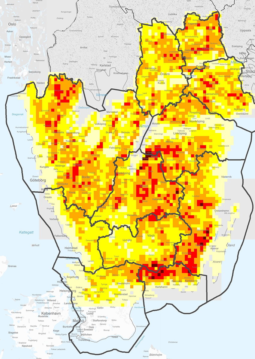 Här är risken för angrepp av granbarkborre som störst i södra och delar av mellersta Sverige. Ju rödare, desto större andel av skogen finns i de högre riskklasserna. Grafik: Skogsstyrelsen.