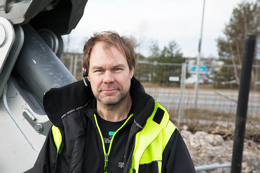 Bo Karlsson driver sedan 30 år Bo´s Markarbete och Uthyrning. Företaget är helt inriktat på rivning av drivmedelstationer i hela Sverige.