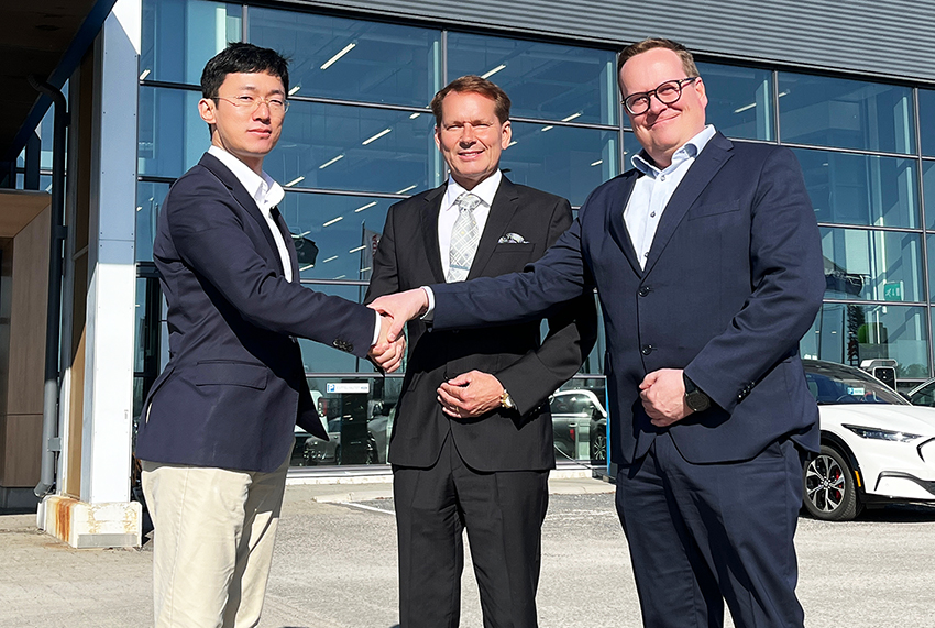 Wesley Yang, Manager, SANY Northern Europe. Aarne Simula, CEO & President, Wetteri Plc. Antti Ollikainen, CEO, Wetteri Trucks Oy.