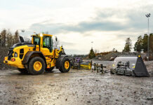 Volvo fabriksmonterar OilQuick hydrauliskt redskapsfäste