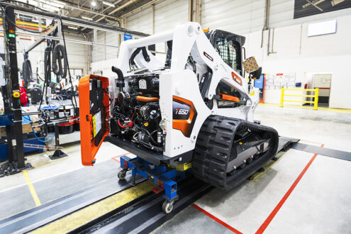 Bobcat T650 in Dobris manufacturing plant (1)_red