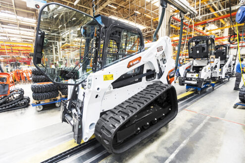 Bobcat T650 in Dobris manufacturing plant (3)_red