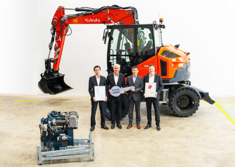 liebherr-maschinenübergabe-kubota-1_300dpi