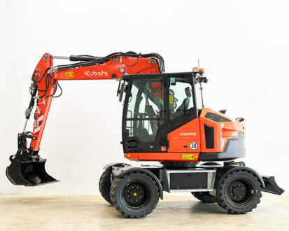 liebherr-maschinenübergabe-kubota-3_300dpi